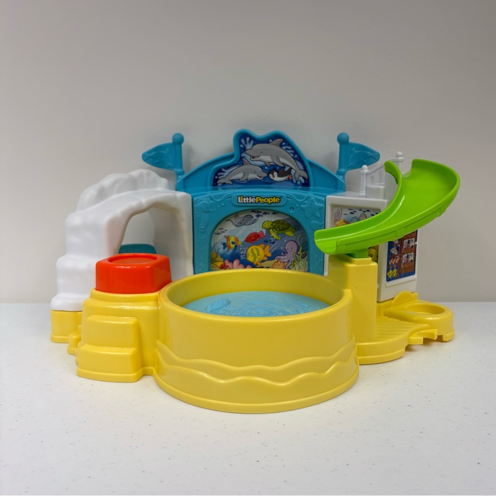 Fisher Price Little People Aquarium Visit Dolphin Show Spinning Play Set RARE